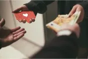cuanto-dinero-ganan-facebook-e-instagram-por-cada-uno-nosotros